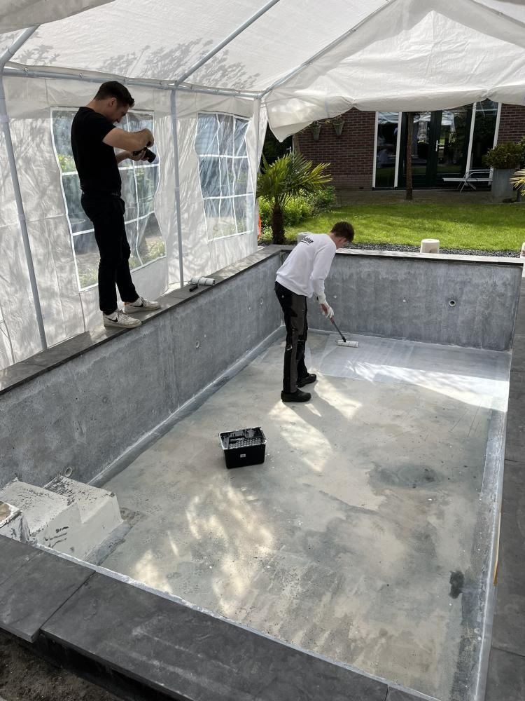 Holdbar zwembadcoating aanbrengen